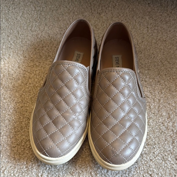 Steve Madden Brown Quilted Loafers Slip-Ons - Picture 4 of 4